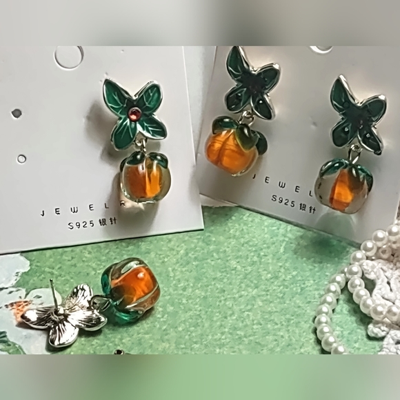 Georgia Peach Transparent Pierced Earrings - Picture 3 of 9